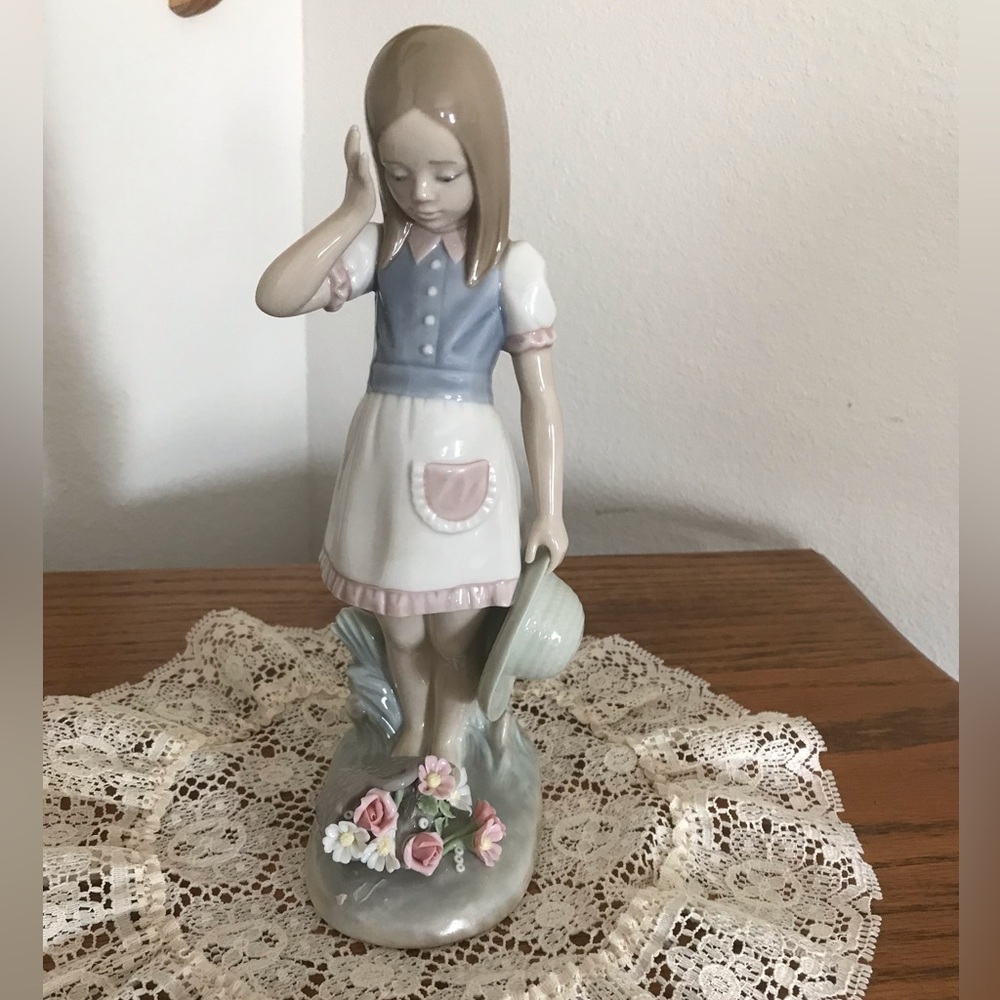 ‼️Price Cut‼️💐Vintage Rare Find Retired LLARDO 💐